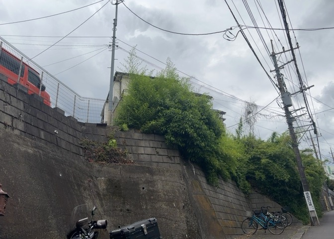 土地の地勢が高台の場合、景色を綺麗にみることができ、景色にこだわってお家探ししている方におすすめです！また平坦地よりも風通しがいいというメリットがあります。デメリットもあるので是非現地でご確認下さい。