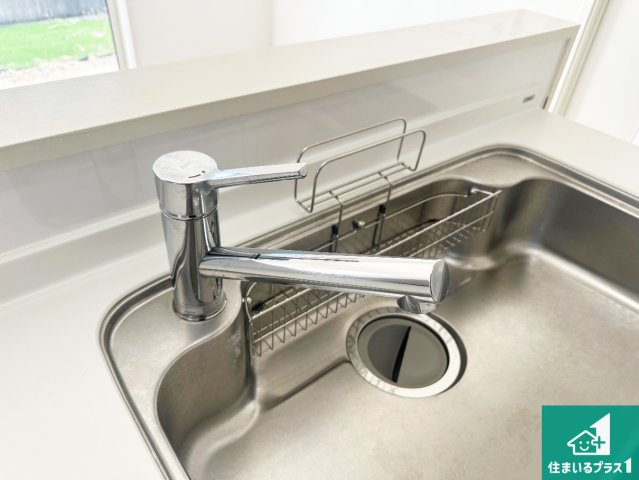 浄水器を内蔵！炊飯時、お茶を作る時に安心してお水を使えます！お湯と冷水、浄水と原水、シャワーの切替えもワンタッチです！