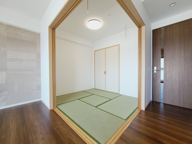 〇洋室とはまた違った良さがある和室。畳の香りに癒され、和を感じることのできる落ち着きある一部屋です。