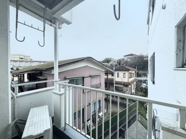 ◆気持ちのいい空が見渡せる広いバルコニー。爽やかな風を感じて、心躍る素敵な暮らしがはじまります。通風・採光にも優れ、心地よい光と風があふれています。