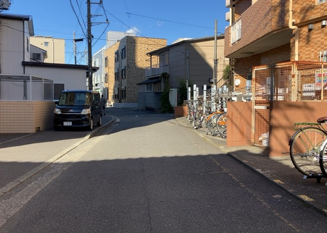景色重視でお家選ぶをするとスーパーが遠い！学校が遠い！など生活をするうえで利便性で困ることもあります。まず一度現地を見学する際に、周辺の施設などがあるかを確認し、暮らし始めた後のことを想像しましょう。