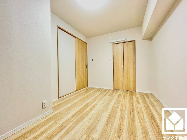 約5.6帖の洋室です。全居室にクローゼットがございますので、お部屋の広さを最大限に活用できます。