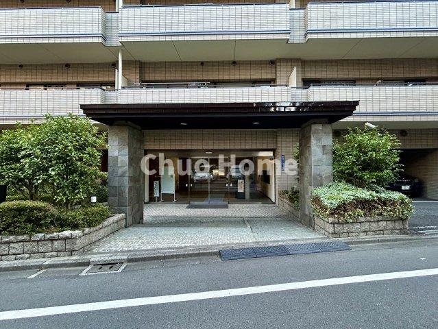 【エントランス】マンションのエントランスは、その物件の印象を決める、顔とも言える場所です。毎日通る場所ですからきれいなのが一番です。