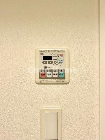 【浴室乾燥機】暖房・冷風・換気・乾燥が可能です。毎日を快適に過ごせるうれしい機能が揃っています。雨の日の洗濯物も安心です。