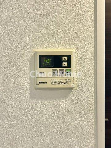 【給湯リモコン】外での一日を忘れさせてくれるオートバス機能でお好みの湯量・温度に調整された浴槽。