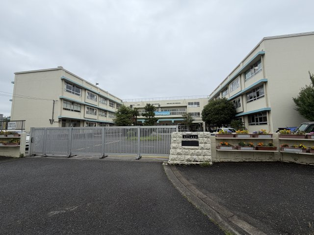 志木市立志木第二小・中学校まで徒歩約2分。