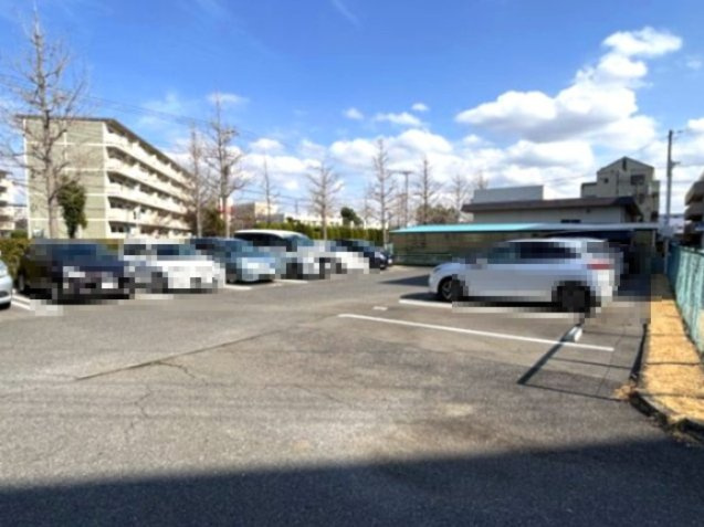 敷地内の駐車場です。
