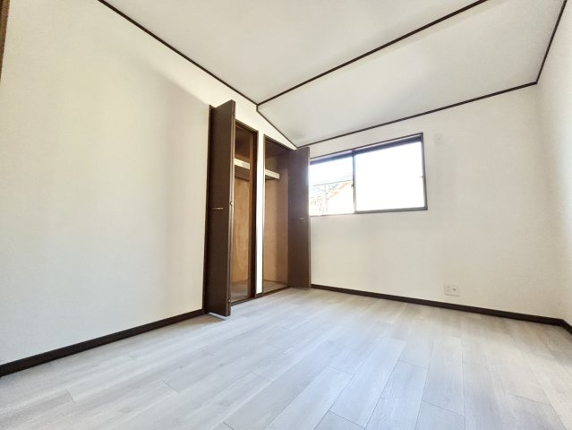 2F　6帖洋室　陽当り良好です。