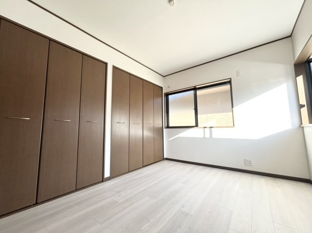 2F　6帖洋室（西側）