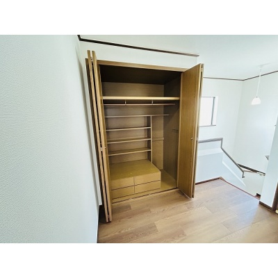 2階の廊下にも収納スペース付き☆*