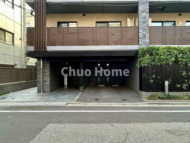 【エントランス】マンションのエントランスは、その物件の印象を決める、顔とも言える場所です。毎日通る場所ですからきれいなのが一番です。