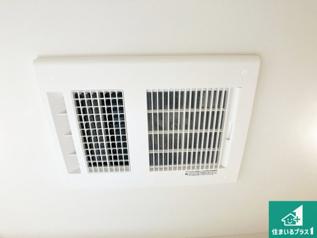 雨の日も室内干し可能な浴室暖房乾燥機！　