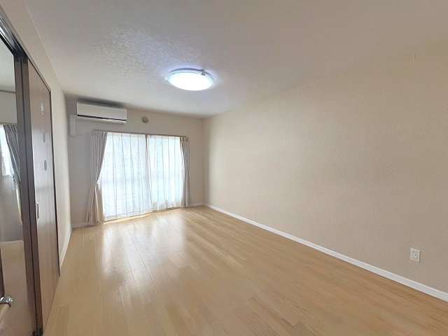 リビング【本画像は居住者様の家具をCGで消した画像であり、現況と異なる可能性がございます。】