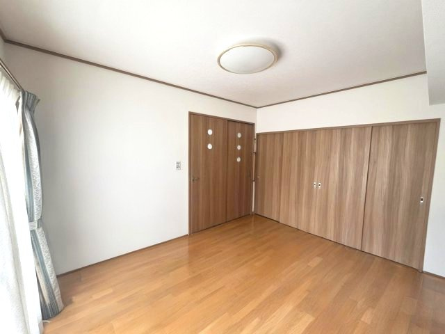 南側洋室【本画像は居住者様の家具をCGで消した画像であり、現況と異なる可能性がございます。】