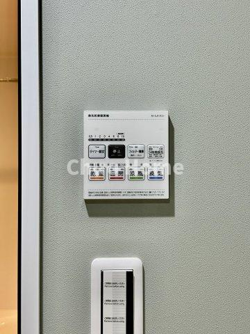 【浴室乾燥機】暖房・冷風・換気・乾燥が可能です。毎日を快適に過ごせるうれしい機能が揃っています。雨の日の洗濯物も安心です。