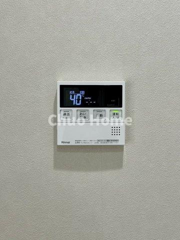 【給湯リモコン】外での一日を忘れさせてくれるオートバス機能でお好みの湯量・温度に調整された浴槽。