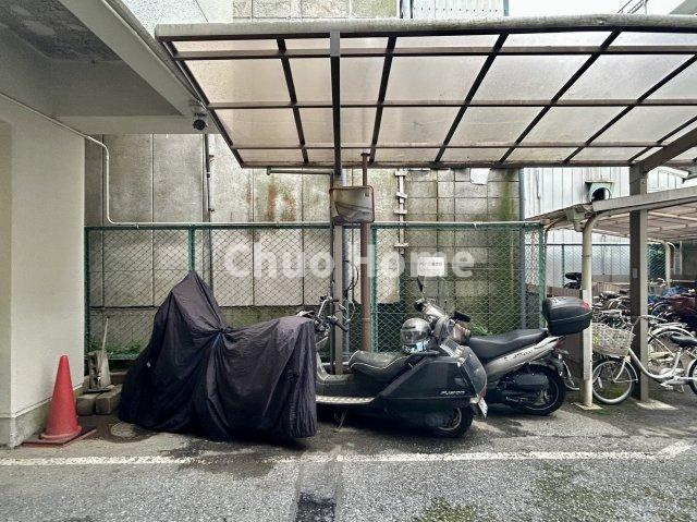 【バイク置場】最新の空き状況や費用などの詳細は担当スタッフまでお問い合わせください。