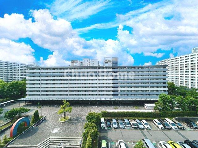 手を伸ばせば、ふれることが出来そうな環境が、そのままインテリアになったような印象です。その豊かな眺望にふさわしい空間には、通風・採光にも優れ、心地よい光と風があふれています