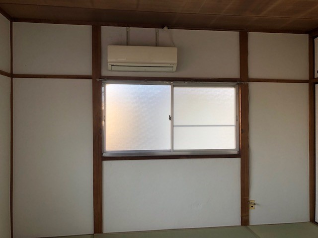 窓を開けてスムーズに換気ができる和室