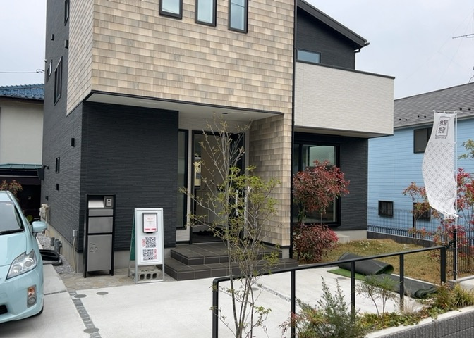 木造住宅とは土台、壁、柱など建築物の強度を支える構造体の材に木が使用されている構造を指します。構造体は建物の自重を支えるだけではなく風圧や水圧、積裁荷重などあらゆる衝撃に耐えるための基礎です。