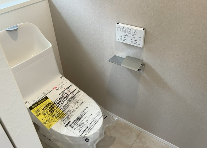 トイレは大きさや形、機能、抗菌性などが異なる多種多彩なタイプが各メーカーから出ています。それぞれに良さがあるため、事前にどういったタイプのトイレがいいのかをご家庭内で決めて、内見に行くといいでしょう。