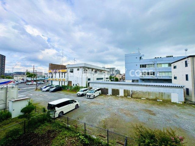開放感いっぱいの眺望と共に光と風を享受するバルコニー。景観を眺めることができます。　