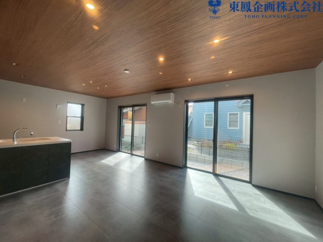 落ち着いた色調と木目天井が、住まいに上品な雰囲気をもたらします☆