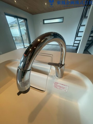 手が汚れていても水栓を汚さず水が出せるタッチレス水栓☆
