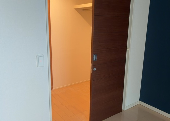 マンションのエントランスには、もともと風よけや防犯の役割がありますが、マンションによって宅配ボックスなどの設備が備わっている所もあります。日々の生活をイメージしながら生活しやすさをチェックしましょう。