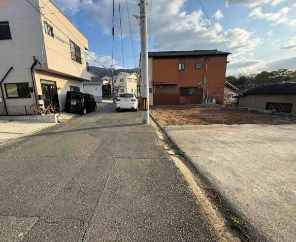 【桃園二丁目の前面道路含む現地写真】