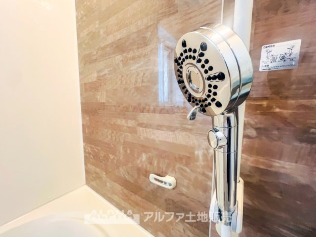 【Eco　Aqua　Shower】　◆エコアクアシャワー◆空気を含んだ大粒の水滴で浴び心地の良さで一日の疲れをいやしながら、節水性を両立した機能的なシャワーヘッドです。