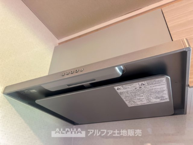 【Low-Profile　Range　Hood】　◆スリムレンジフード◆静かに心地よく空気を整えるリファインド設計。油汚れも付きにくく、お手入れも簡単。清潔で美しいキッチン空間を保ちます。