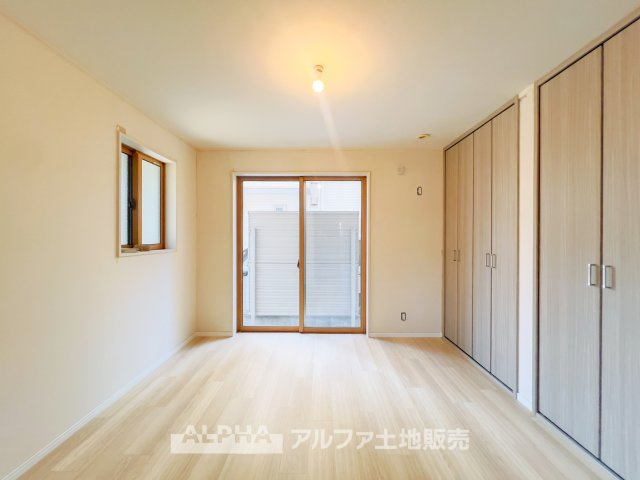 【room】　◆居室◆光に包まれるように設計された空間。太陽の光が爽やかな目覚めを誘い、良い一日を予感させてくれます。