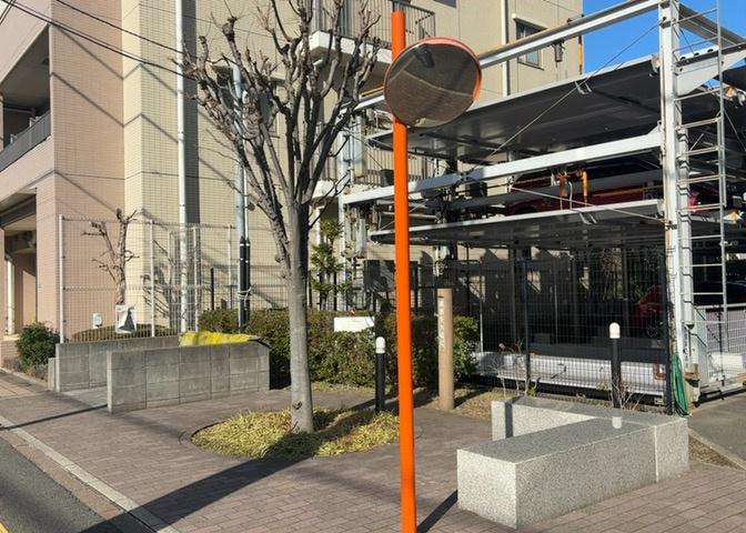 物件によっては、入居者が個人的に使用できる専用庭がついているものもあります。また、住宅の中にある土間の部分を庭と呼ぶこともあります。庭の用途は住む人によって変わり、それによってデザインもさまざまです。