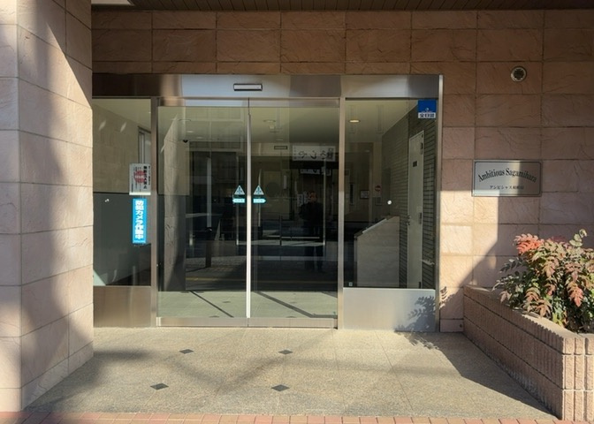 マンションのエントランスには、もともと風よけや防犯の役割がありますが、マンションによって宅配ボックスなどの設備が備わっている所もあります。日々の生活をイメージしながら生活しやすさをチェックしましょう。