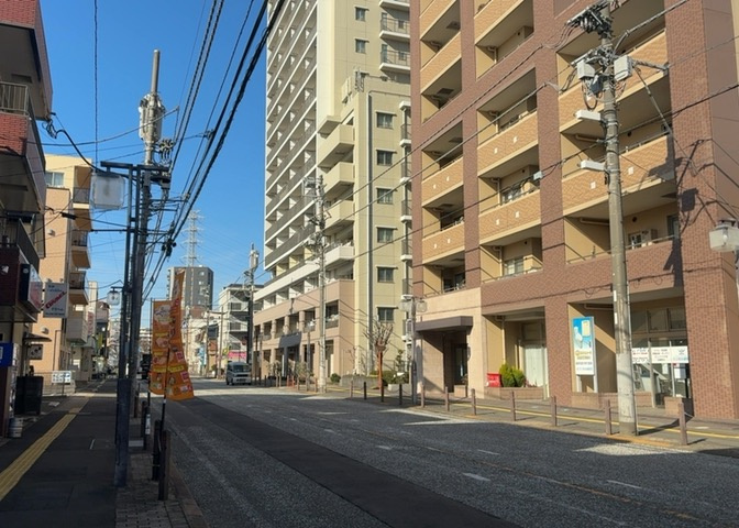 隣家の土地はどうなっているのか、生活利便施設が近くにあるのか、学校まで近いかなど、お客様のライフスタイルにあわせたイメージが重要です。また、近くにあると困る施設が近くにないかも確認するといいでしょう。