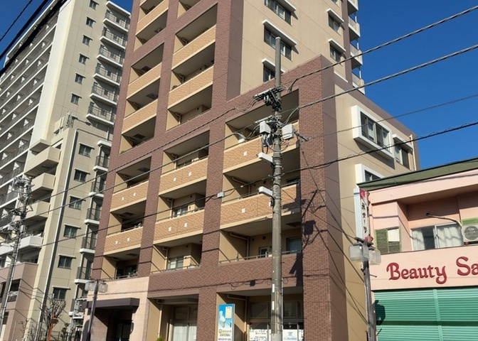 眺望の良さを楽しめるダイニングキッチンで家族団らんの時間を過ごしてはいかがでしょうか。バルコニーから見える景色を家族で眺める時間は、時間が経つのを忘れてしまいそうですね。是非、現地を見に行きましょう！