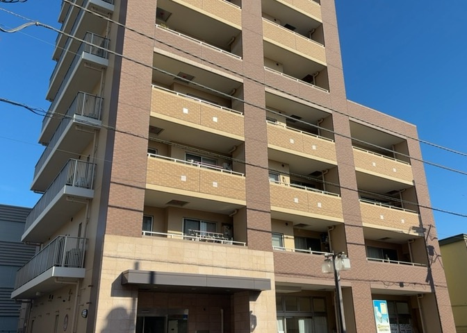 ＳＲＣ造は強度や耐震性の面でもRC造と比べて優れています。そのため、10階建以上の高層または超高層マンションなどの建築にも多く採用されています。柱や梁などのサイズが小さくても高い耐震性を確保できます。