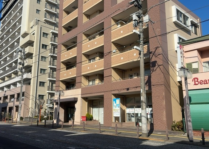 外観はマンション管理がされているかの目安になります。築年数が古いと、壁面は劣化してひび割れが生じることも！建物が古びていても細かいところが修繕されていると、きちんと管理されているなぁと感じるでしょう。