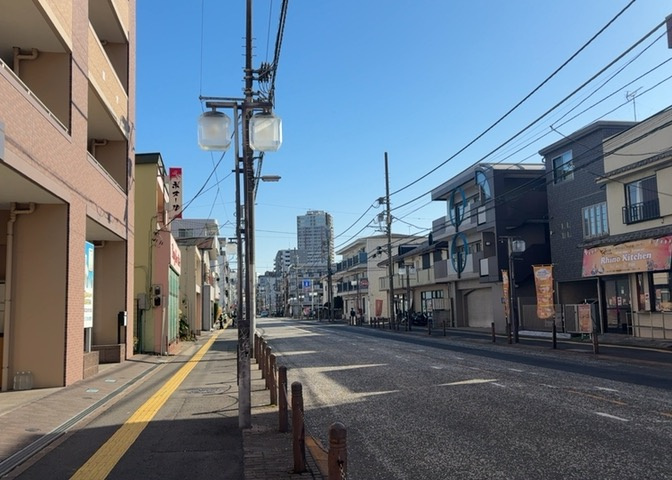 眺望の良さを楽しめるダイニングキッチンで家族団らんの時間を過ごしてはいかがでしょうか。バルコニーから見える景色を家族で眺める時間は、時間が経つのを忘れてしまいそうですね。是非、現地を見に行きましょう！
