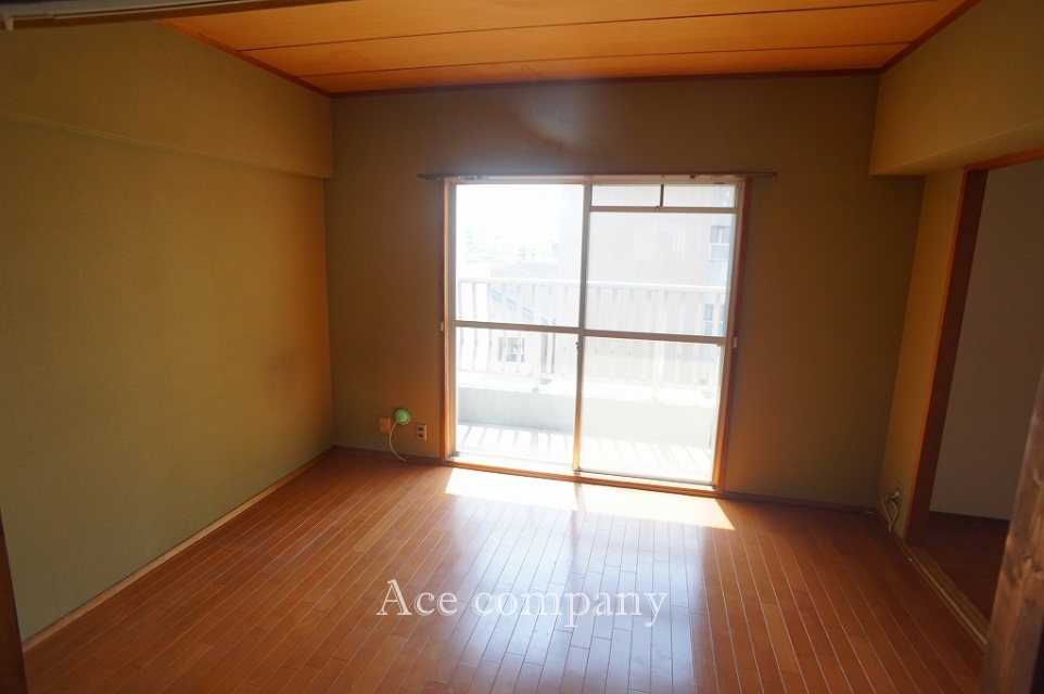 【洋室6帖】バルコニーに面したお部屋です☆