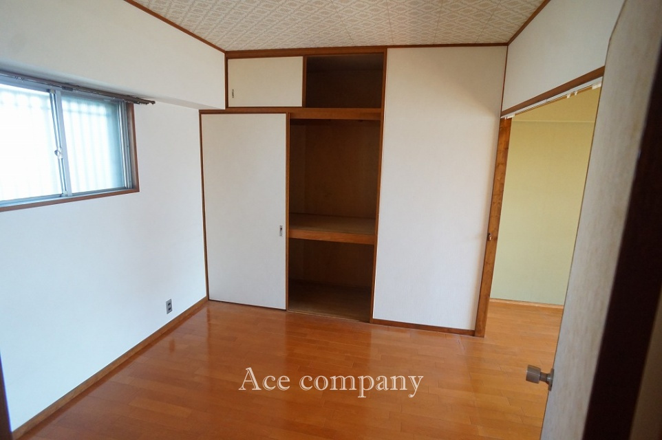 【洋室4.5帖】押し入完備です♪