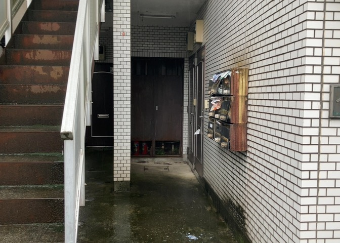 マンションのエントランスには、もともと風よけや防犯の役割がありますが、マンションによって宅配ボックスなどの設備が備わっている所もあります。日々の生活をイメージしながら生活しやすさをチェックしましょう。