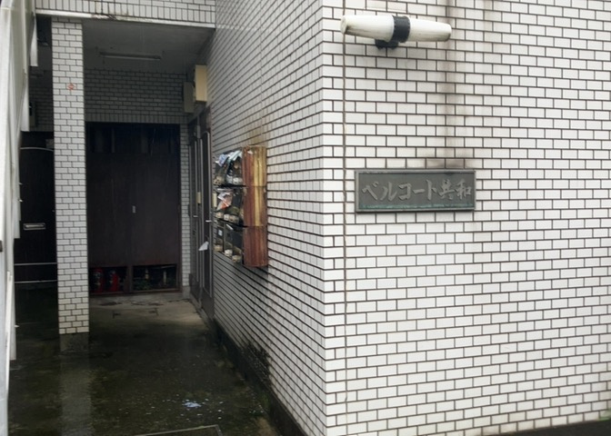 ロビーというと、エントランスと何がちがうの？と思いますよね。実はロビーとエントランスには明確な決まりはありません。物件によっては、エントランスを入って広がるある程度の広さのある空間がロビーとなります。