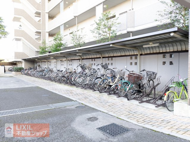 【駐輪場／現地写真】きちんと管理されており、整然としています。