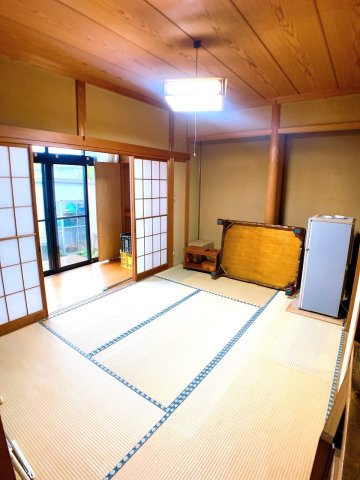 広縁のある約6.7帖の和室