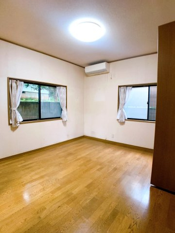 1階約7.5帖の洋室