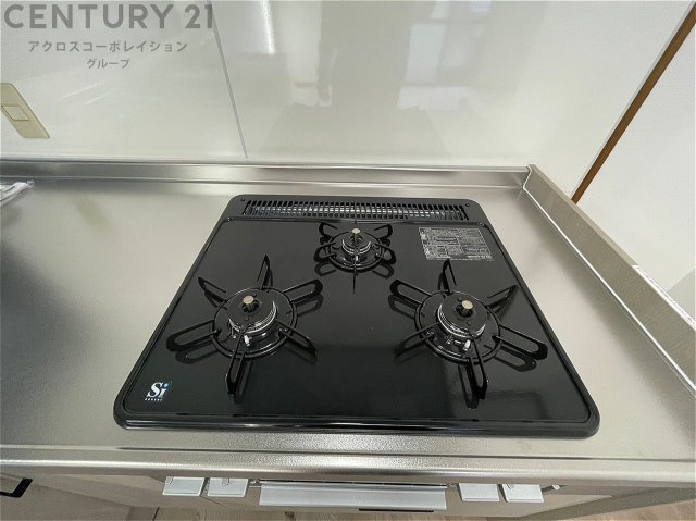 多数の調理器具を同時に使用でき、料理の効率化が可能。省エネで節約になり、様々な料理スタイルに適応できます。また、火力調整が独立しており、手入れや掃除もしやすく、今よりもっとお料理が楽しくなるかも。