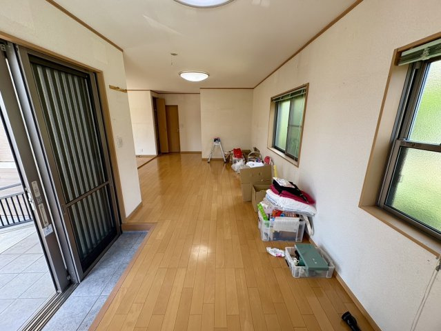 1階事務所部分。居室としても使用可能。2世帯住宅として使用も可能です。
