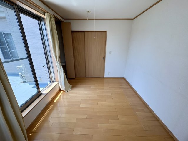 南向き陽当たり良好。
